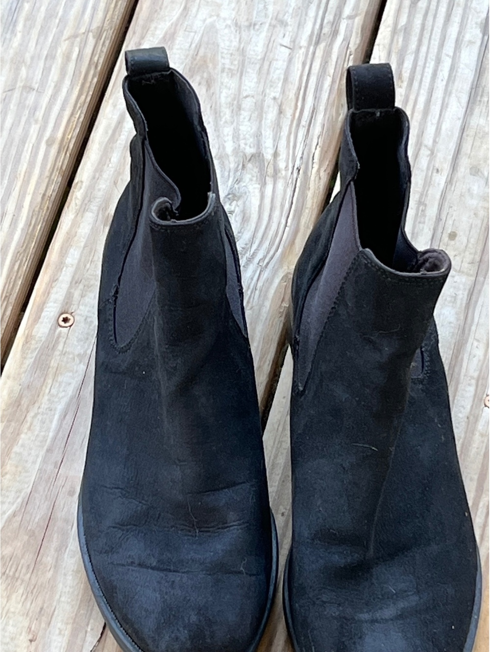 Sleek Black Chelsea Boots - Size US 9.5, Comfy & Stylish!